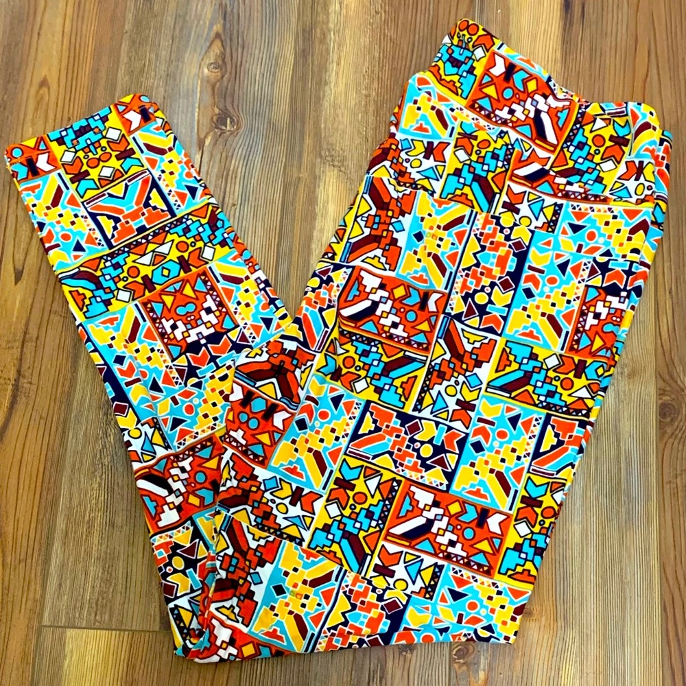 🌷 3/$20: LulaRoe Tall & Curvy Blocked Leggings